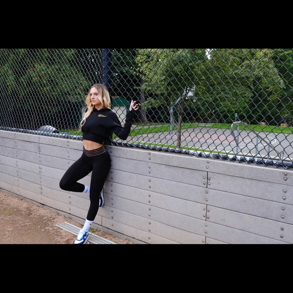 Meet your Posher, Cassandra - Picture 2 of 7